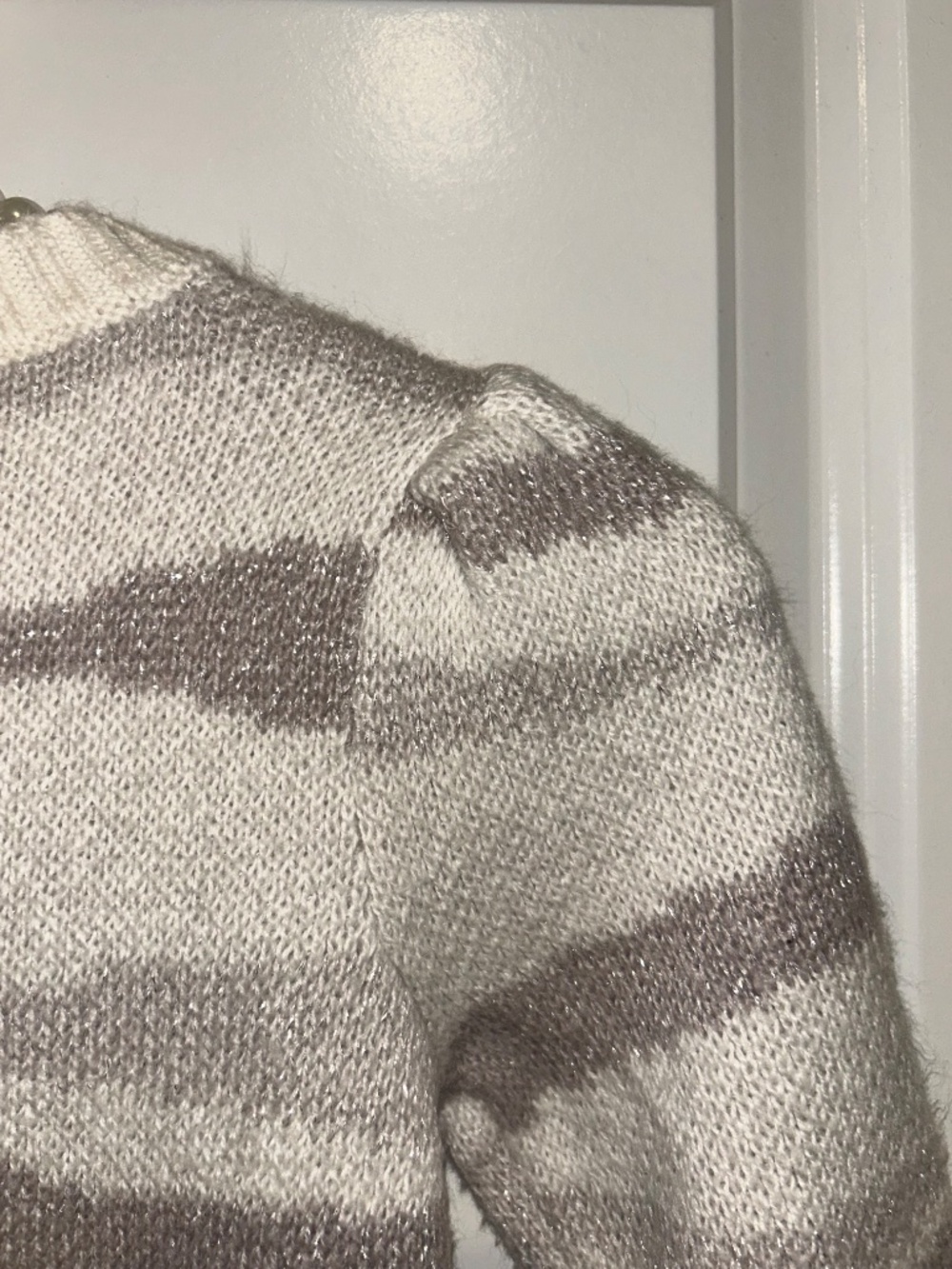 Abercrombie Kids Metallic Stripe Knit Sweater Cream Taupe Girls Size 5/6 - Picture 6 of 6